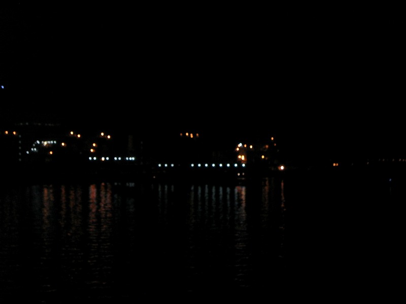 苫小牧東港の光。